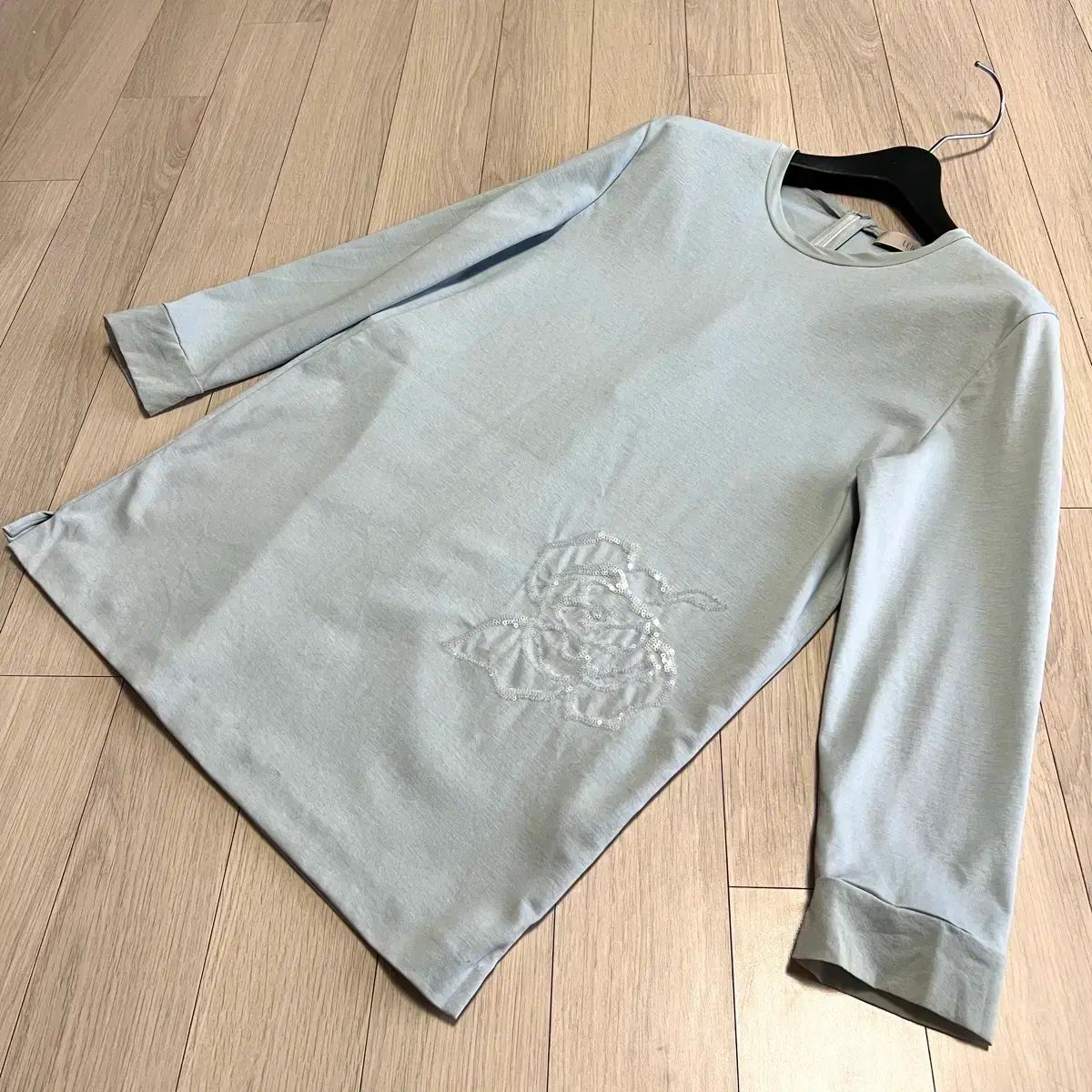 LEBEIGE 실크 バイカラー スパンコール フラワー 刺繍 Tシャツ ブラウス 9分