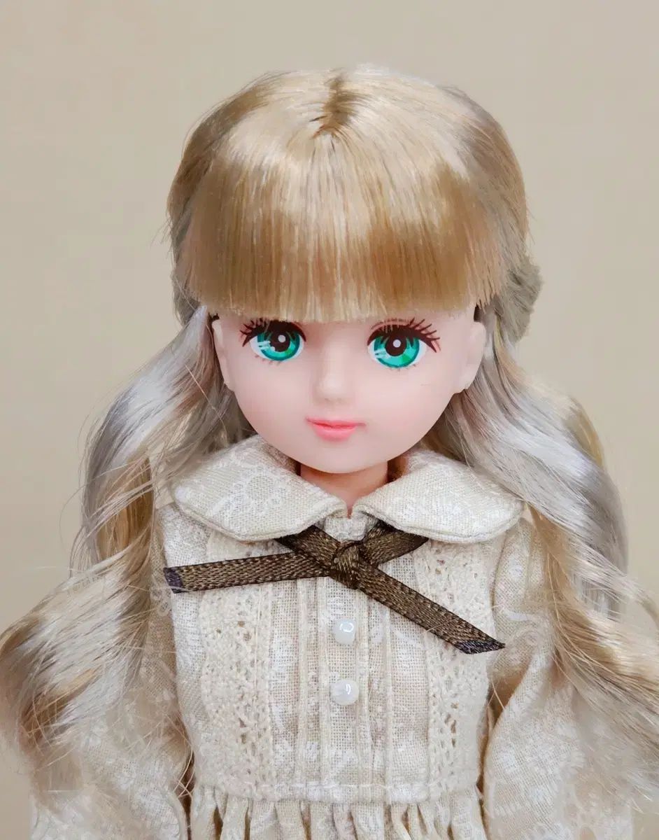 キャッスル パレット エメラルド アイ ツートンブロンド ヘア リカ ぬいぐるみ