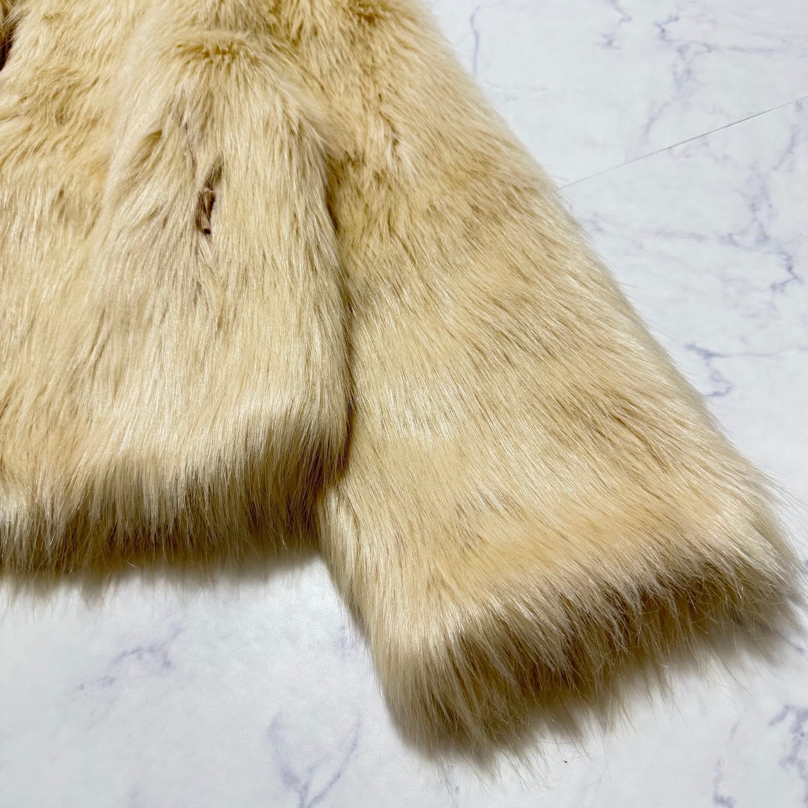 極美品 25AW ELBORN ボリュームファーコート ゴールドベージュ - メルカリ