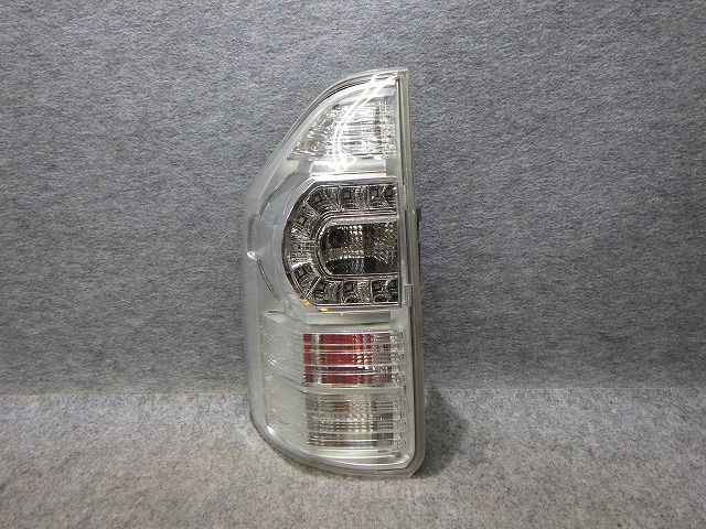 70系 ヴォクシー 左テール ZRR70/75 後期 28-220 キラメキ 81560-28570 260605011