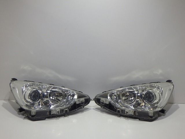 アクア ヘッドライト左右 ハロゲン NHP10 前期 52-244 K 81150/81110-52E60 コーティング 260604227