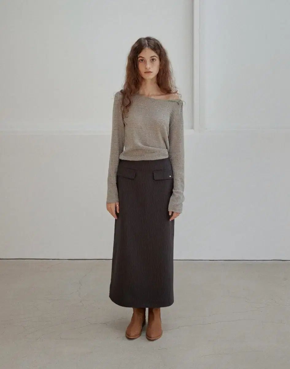 アウロ STRIPE STUD SKIRT (CHARCOA)