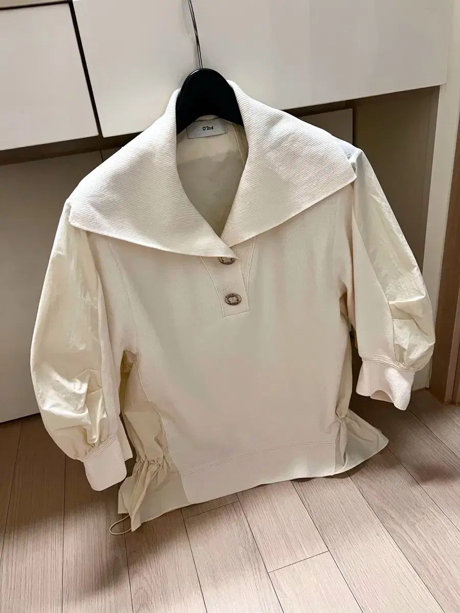 23年 The HANDSOME O'2nd オッズセカンド ニット シャカシャカ素材 セーラーカラー 半袖 ブラウス アイボリー パフ