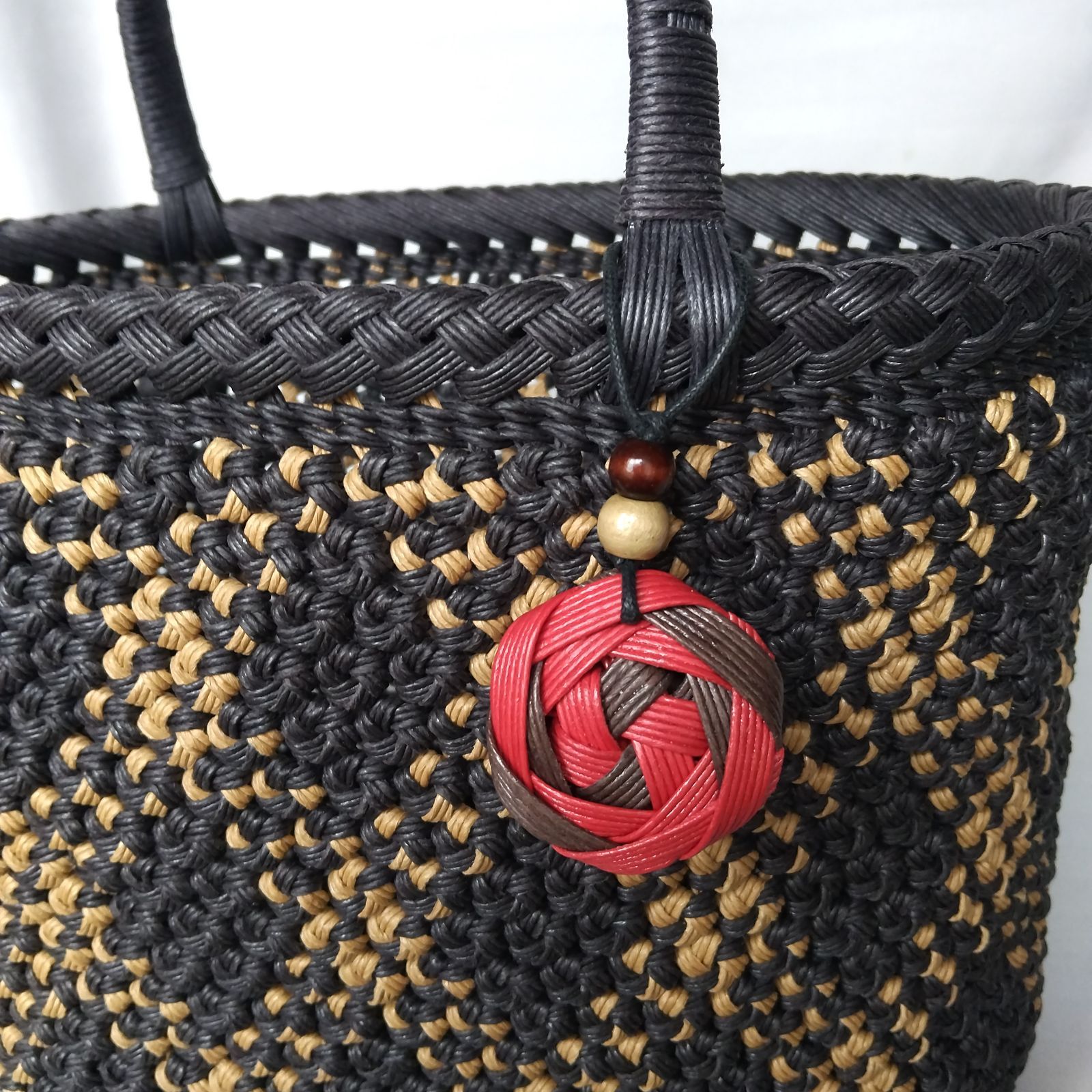 ハンドメイド品 花結び ダイヤ柄のクラフトかごバッグ　大