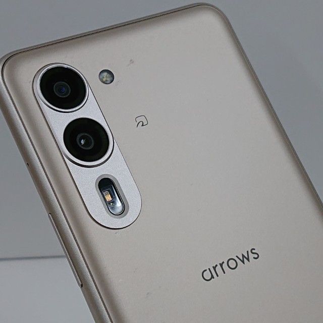 arrows We2 Plus F-51E ドコモ シャンパンシルバー 送料無料 本体