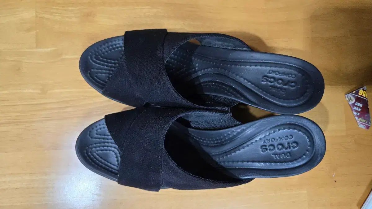 Crocs エクスウェッジ 235 w6 ウエッジヒール サンダル ブラック