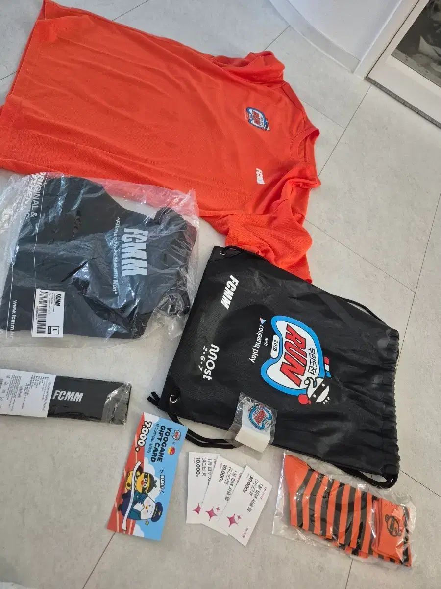 2026 FCMM 半袖Tシャツ ズボン ヘアバンド ラゲッジバッグ 靴下 泥棒 セット