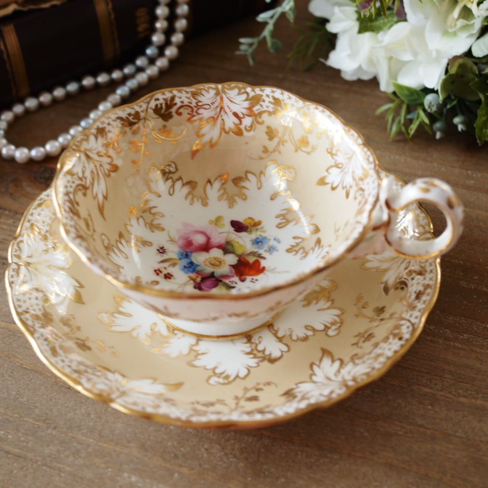 英国アンティーク　希少コールポート　 豪華金彩手描き花絵のカップ＆ソーサー