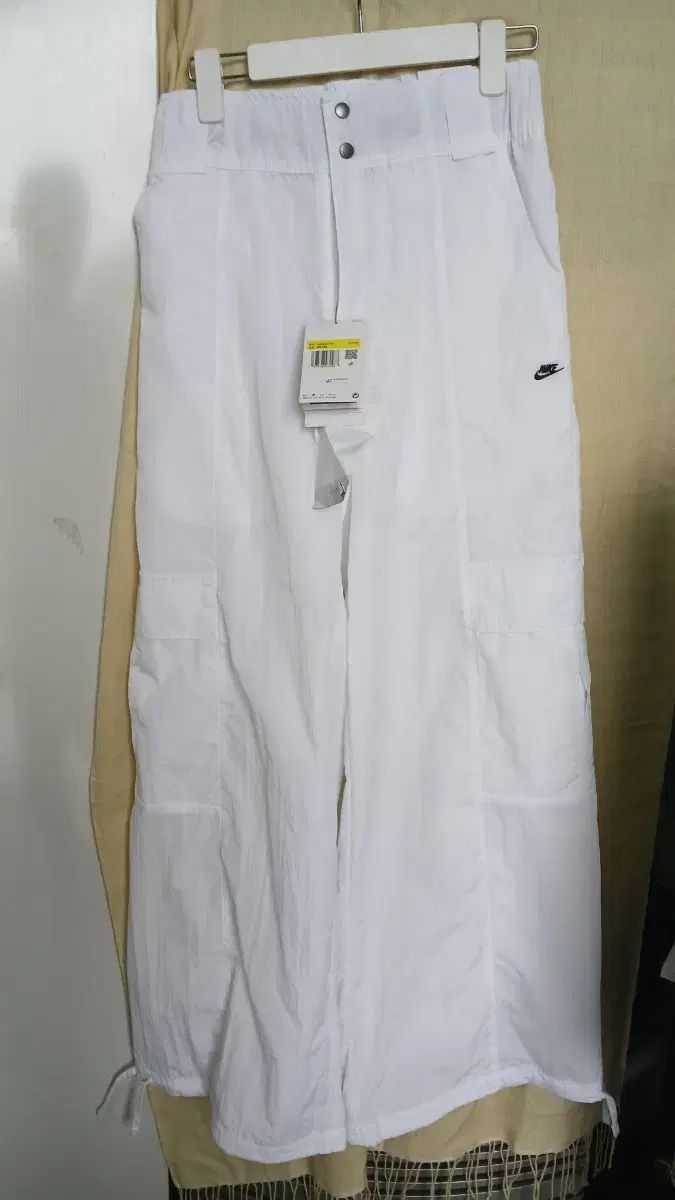 新品 탭 ジョン NIKE レディース トレーナー ズボン S サイズ