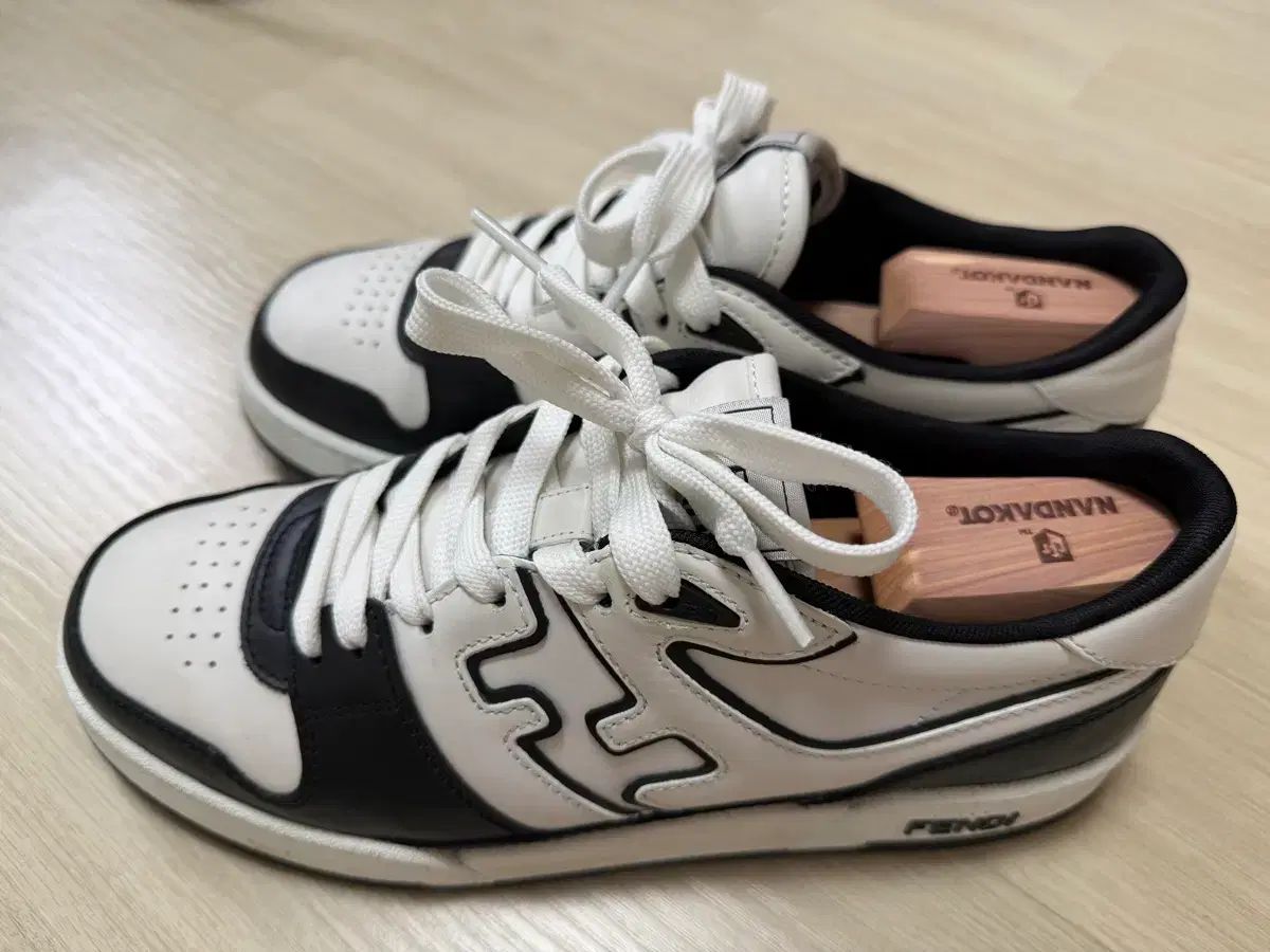 FENDI フェンディ スニーカー 42