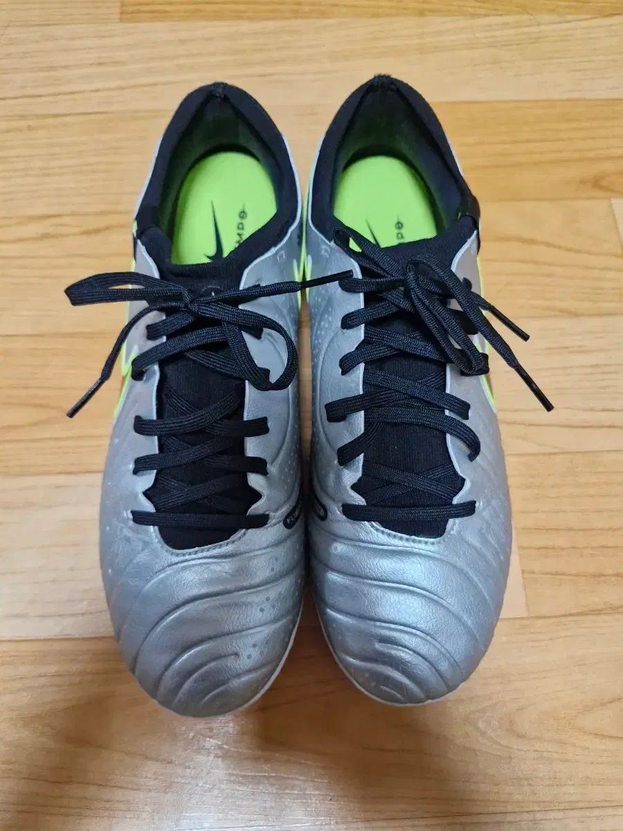 ナイキ ティエンポ レジェンド10 プロ tf サッカーシューズ