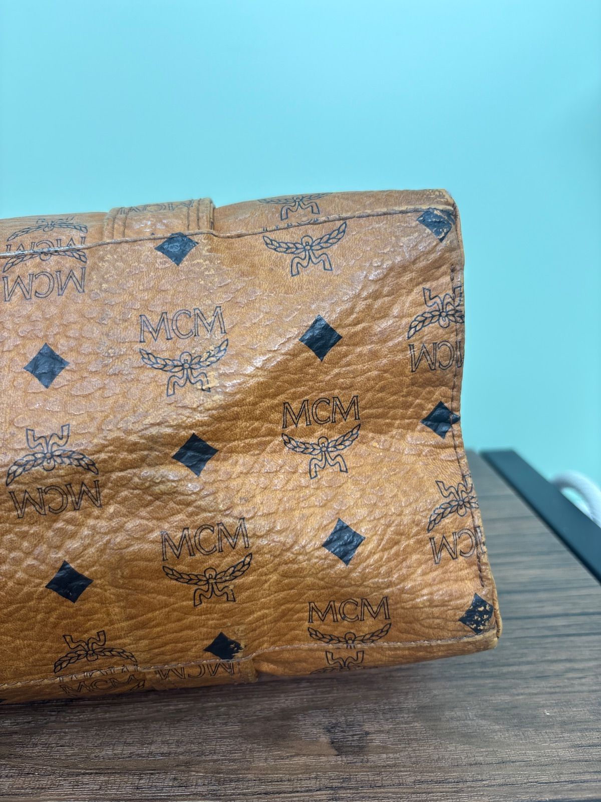 MCM エムシーエム トートバッグ 金具ロゴ 角スレあり 送料無料♪ MCM エムシーエム トートバッグ 金具ロゴ 角スレあり 送料無料♪