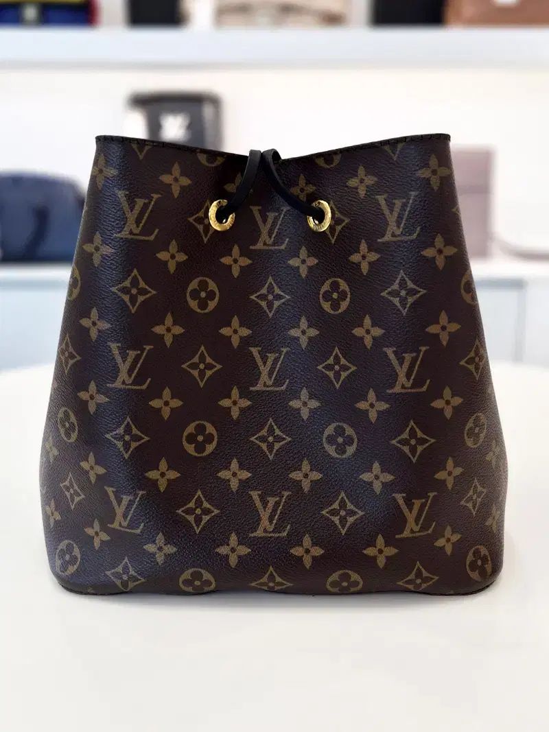 Louis Vuitton ルイヴィトン モノグラム NEO(ネオ)ノエ MM バケット ショルダーバッグ ブラック M44020 Louis Vuitton ルイヴィトン モノグラム NEO(ネオ)ノエ MM バケット ショルダーバッグ ブラック M44020