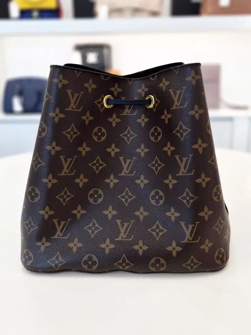 Louis Vuitton ルイヴィトン モノグラム NEO(ネオ)ノエ MM バケット ショルダーバッグ ブラック M44020 Louis Vuitton ルイヴィトン モノグラム NEO(ネオ)ノエ MM バケット ショルダーバッグ ブラック M44020