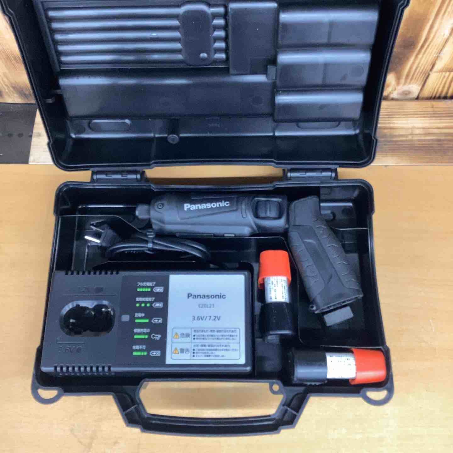 パナソニック 充電スティックインパクトドライバー 7.2V (1.9Ah電池パック×2個/充電器/ケース付)トルク25N・m ワイド・スポットLED搭載 EZ7521F07D-B ブラック【越谷店】