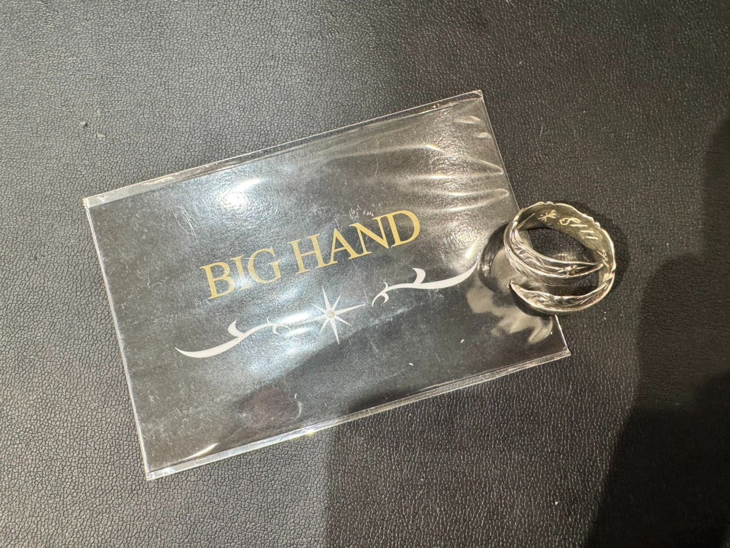 BIG HAND（ビッグハンド）」 アラベスクフェザーリング フリーサイズ