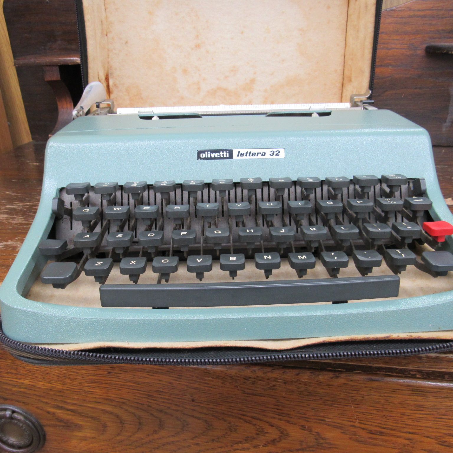 Olivetti lettera32 オリベッティ社 タイプライター グリーンモデル 