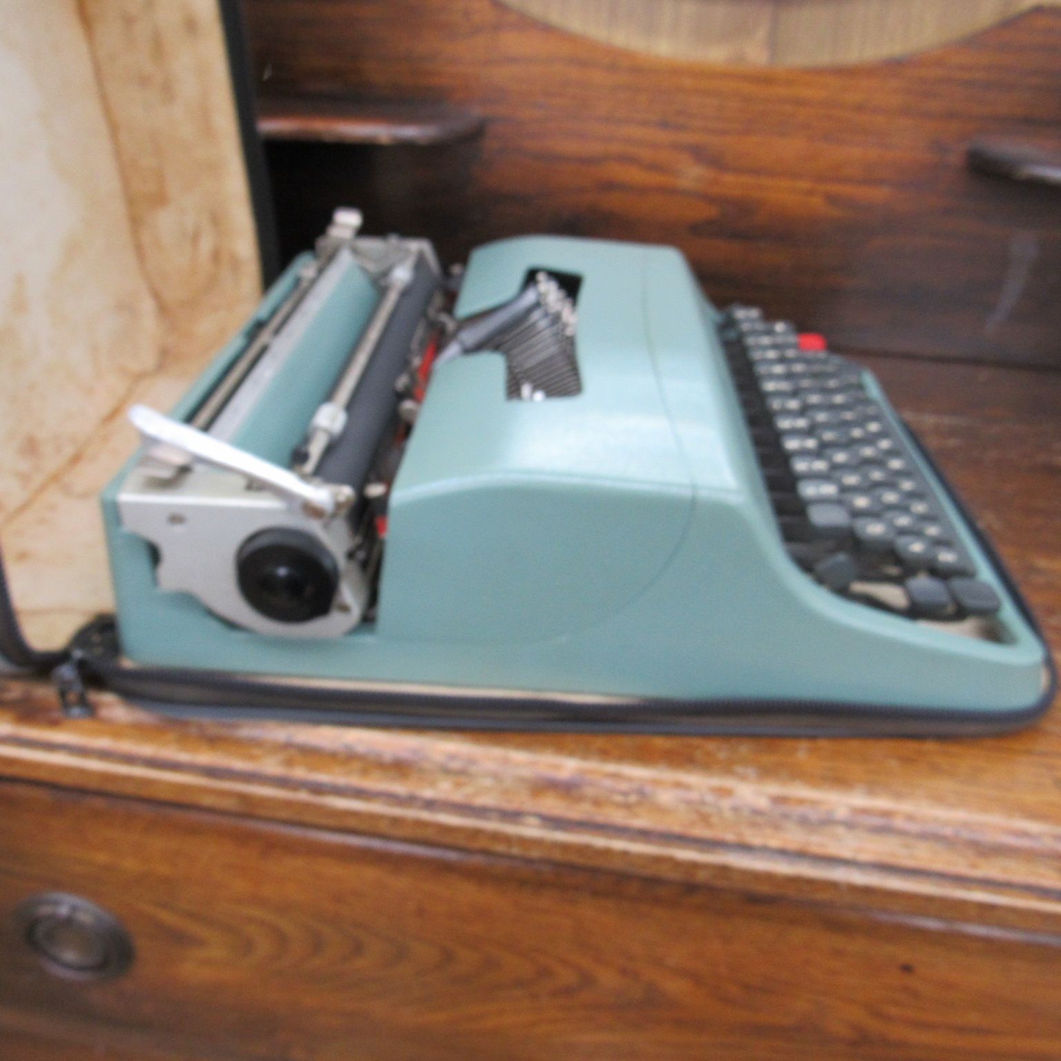 Olivetti lettera32 オリベッティ社 タイプライター グリーンモデル