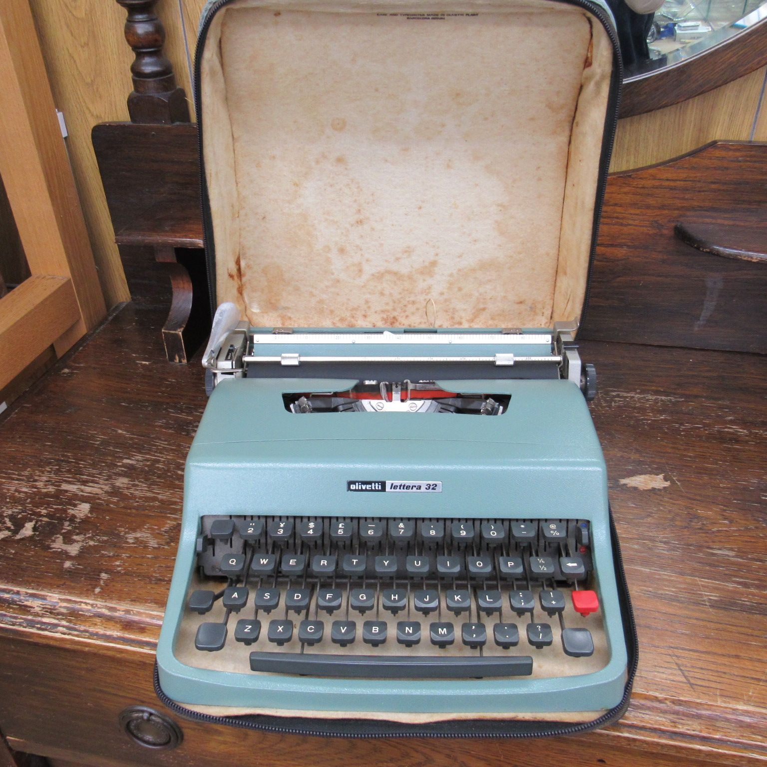 Olivetti lettera32 オリベッティ社 タイプライター グリーンモデル