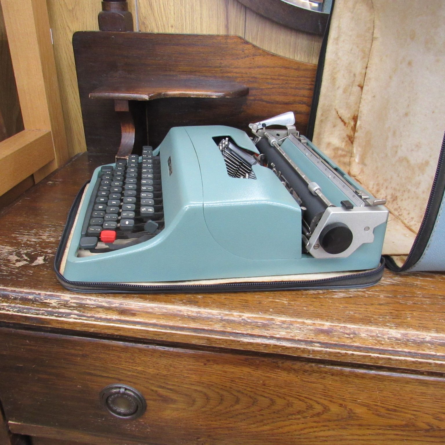 Olivetti lettera32 オリベッティ社 タイプライター グリーンモデル