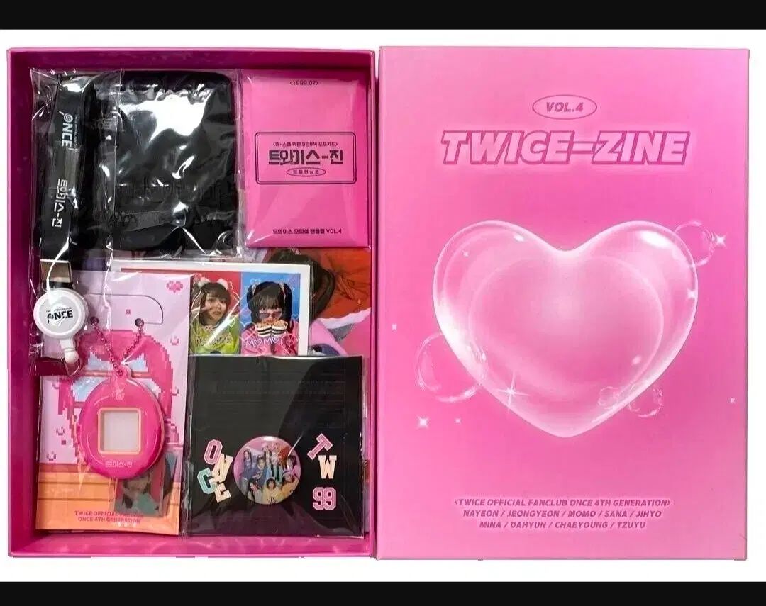 TWICE（トゥワイス）-ZINE 4期 ファンクラブキット フルセット