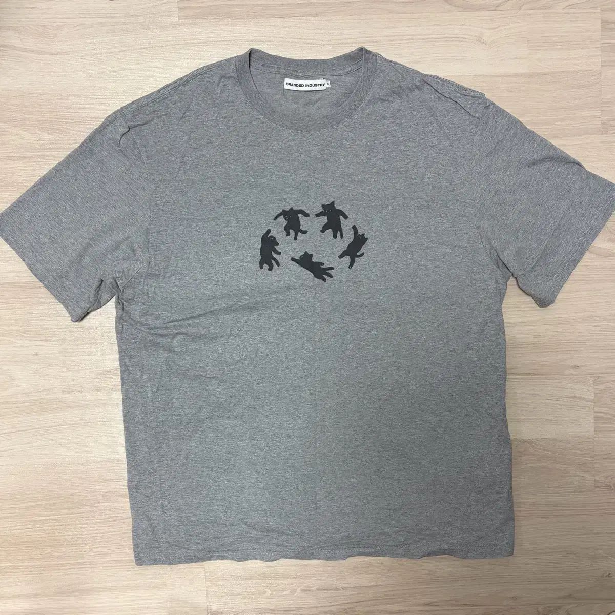 ブランディッド CATS GRAPHIC T-SHIRT GREY XL-通販の【公式】