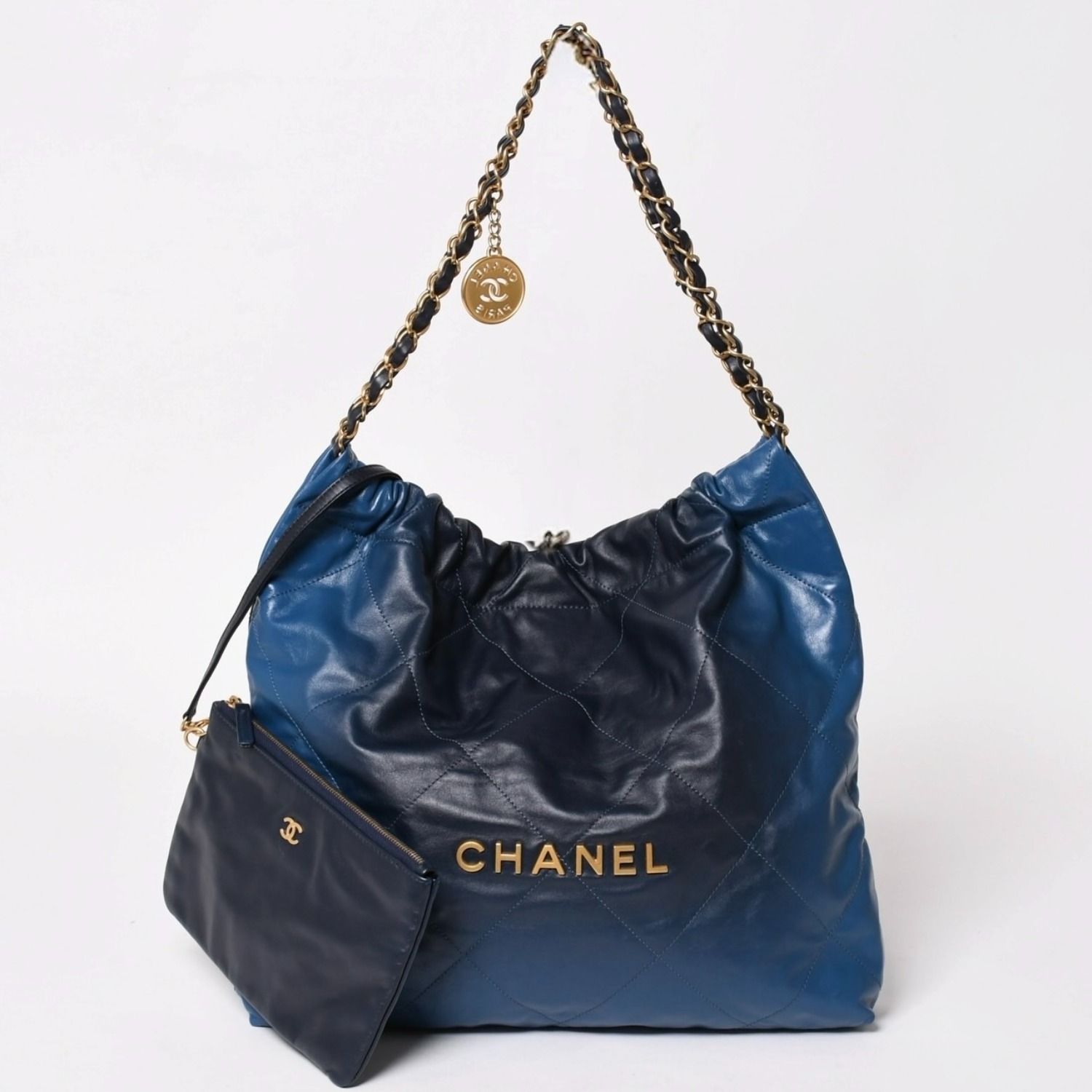極美品 CHANEL シャネル 22 ハンドバッグ ショルダーバッグ ランダム番台 シャイニーカーフスキン ブルー グラデーション 中古 4a003527