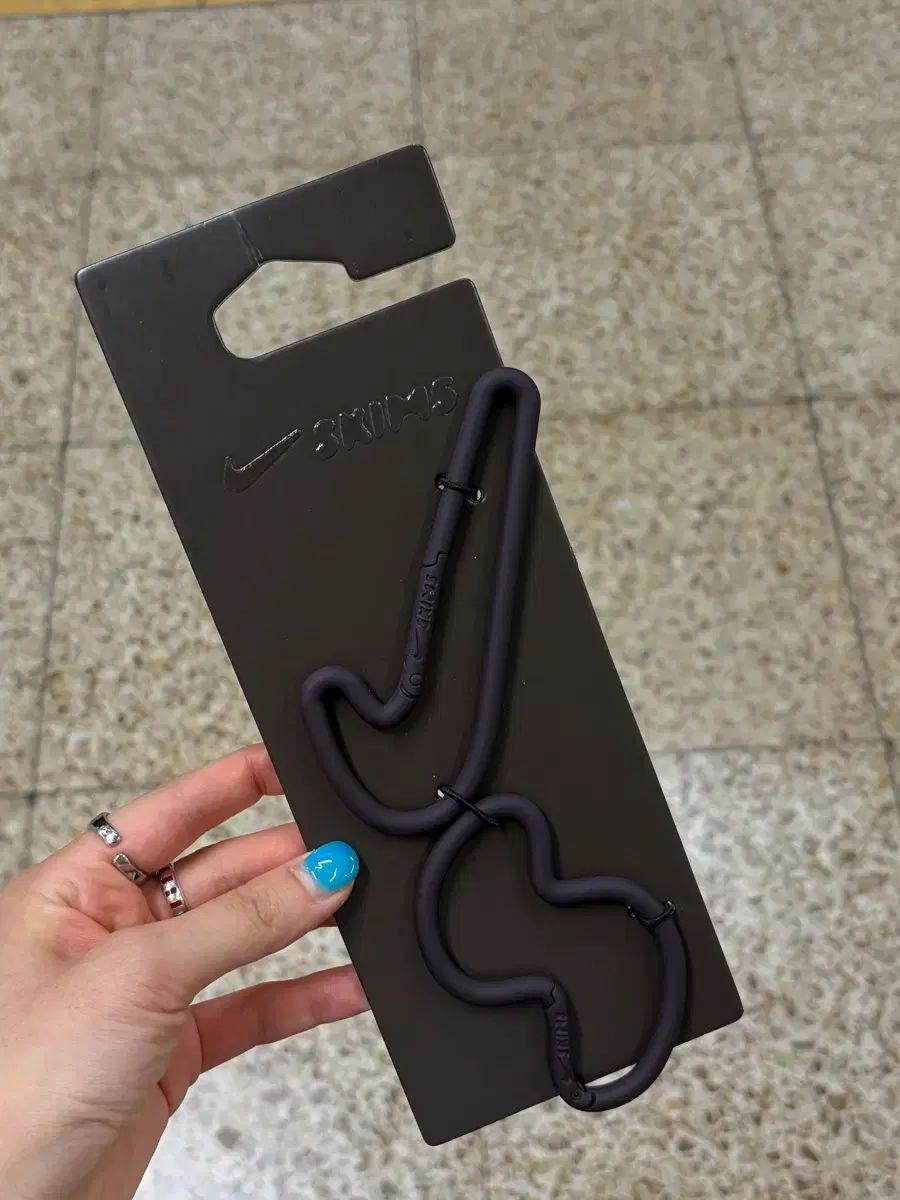 スキームズ NIKE カラビナ セット