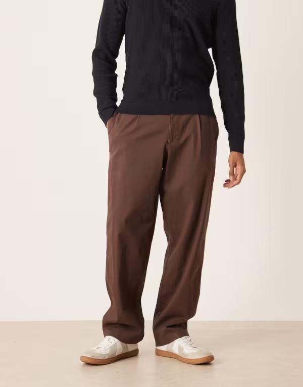 エイソス メンズ ボトムス カジュアルパンツ ASOS DESIGN loose straight chinos with pleats BROWN ブラウン