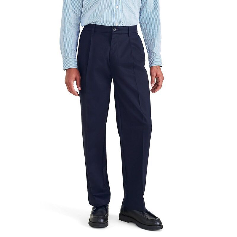 ドッカーズ メンズ ボトムス カジュアルパンツ プリーツ Mens Dockersignature Iron Free Stain DefenderelaxedFit Khaki Pleated Pants Navy Blazer ネイビー