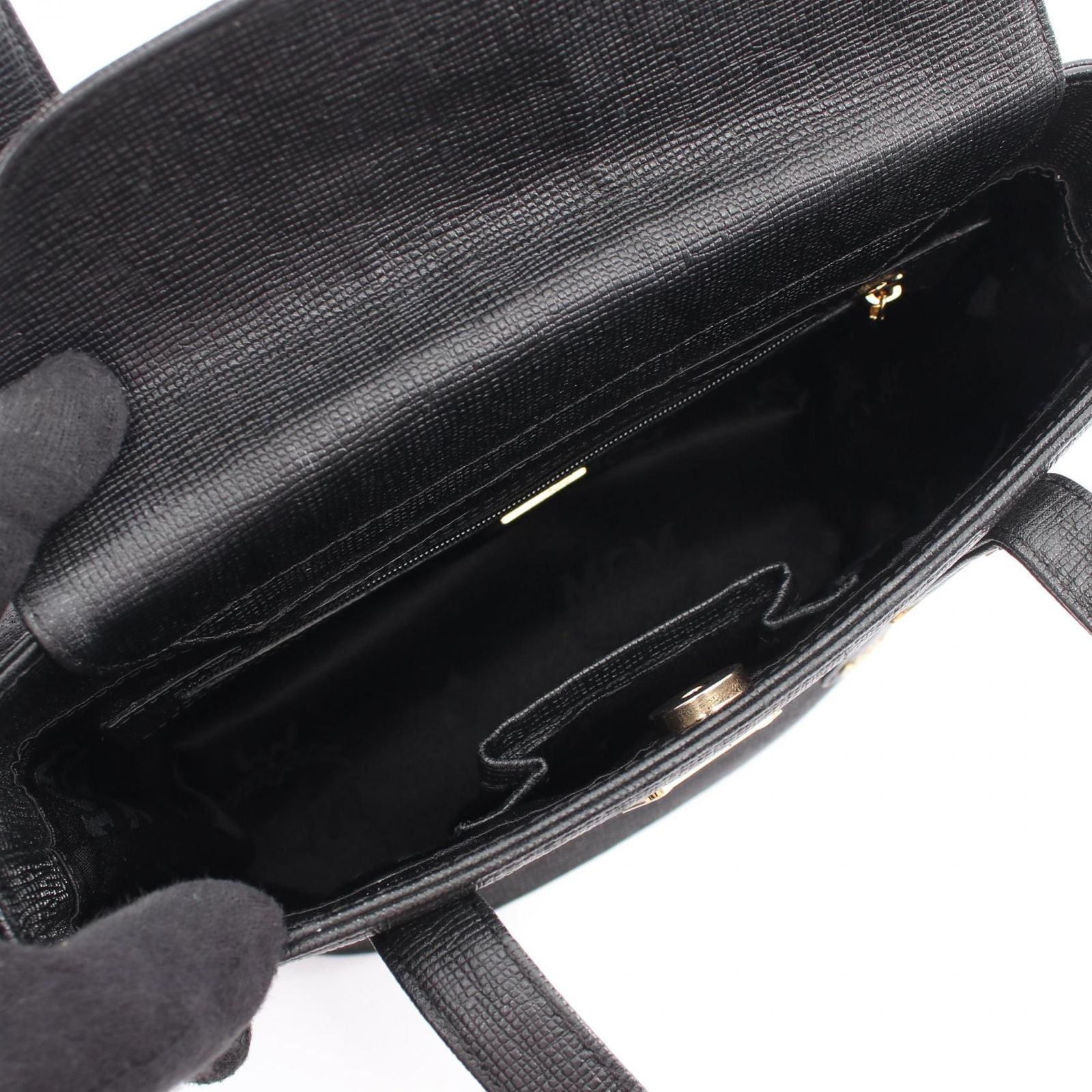 エム・シー・エム MCM ハンドバッグ ロゴスタッズ ブラック レザー ハンドバッグ レディース Used B エム・シー・エム MCM ハンドバッグ ロゴスタッズ ブラック レザー ハンドバッグ レディース Used B