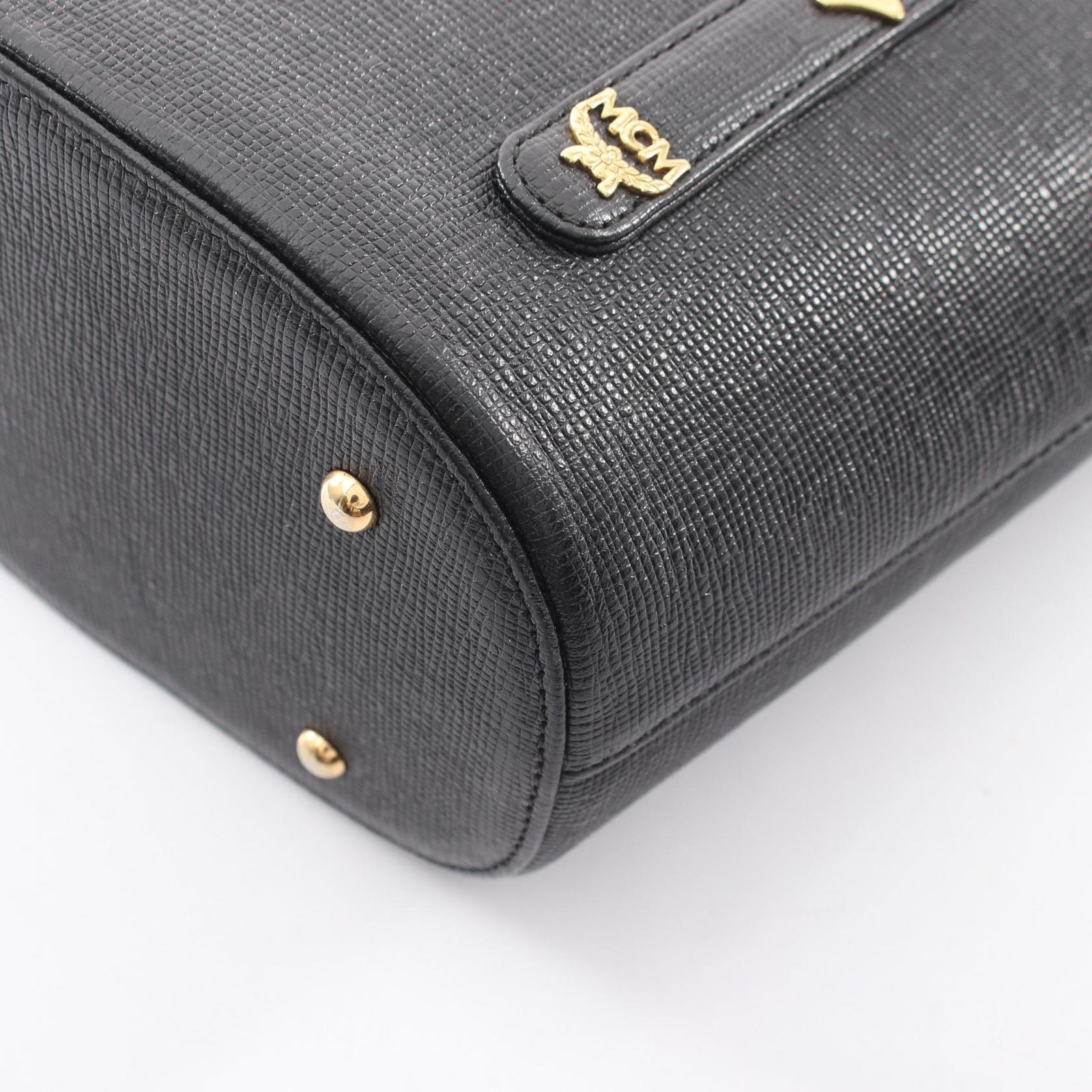 エム・シー・エム MCM ハンドバッグ ロゴスタッズ ブラック レザー ハンドバッグ レディース Used B エム・シー・エム MCM ハンドバッグ ロゴスタッズ ブラック レザー ハンドバッグ レディース Used B
