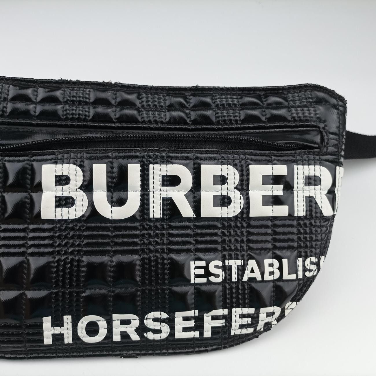 バーバリーBurberryローラ ブラック×ホワイト レザー バーバリーBurberryローラ ブラック×ホワイト レザー