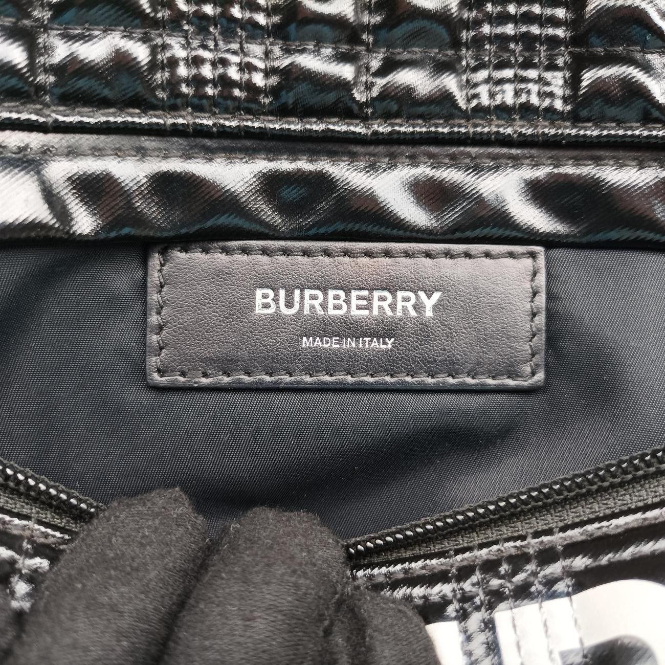 バーバリーBurberryローラ ブラック×ホワイト レザー バーバリーBurberryローラ ブラック×ホワイト レザー