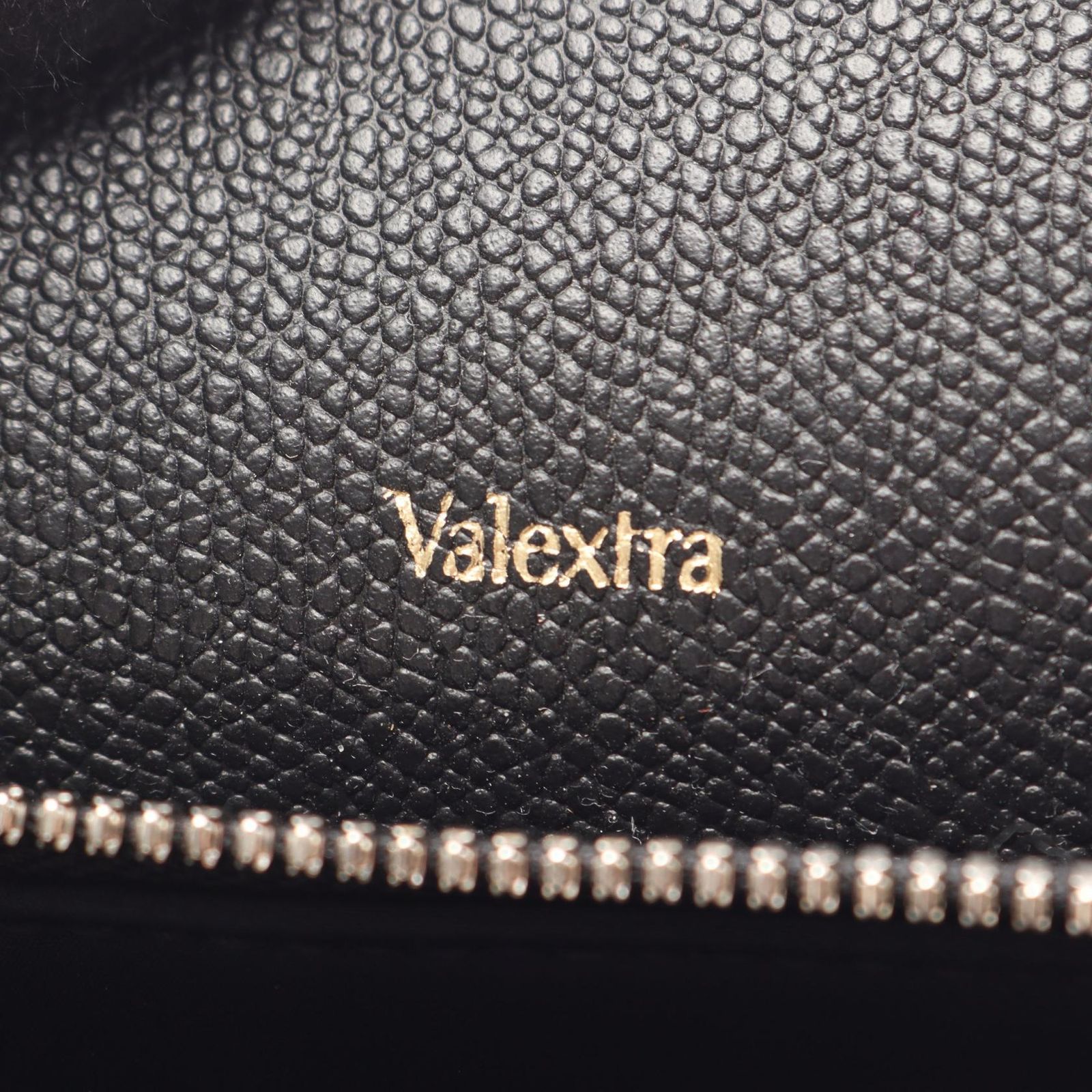 ヴァレクストラ Valextra ウエストバッグ ボディバッグ Vライン ブラック レザー Vライン ボディバッグ メンズ Used A