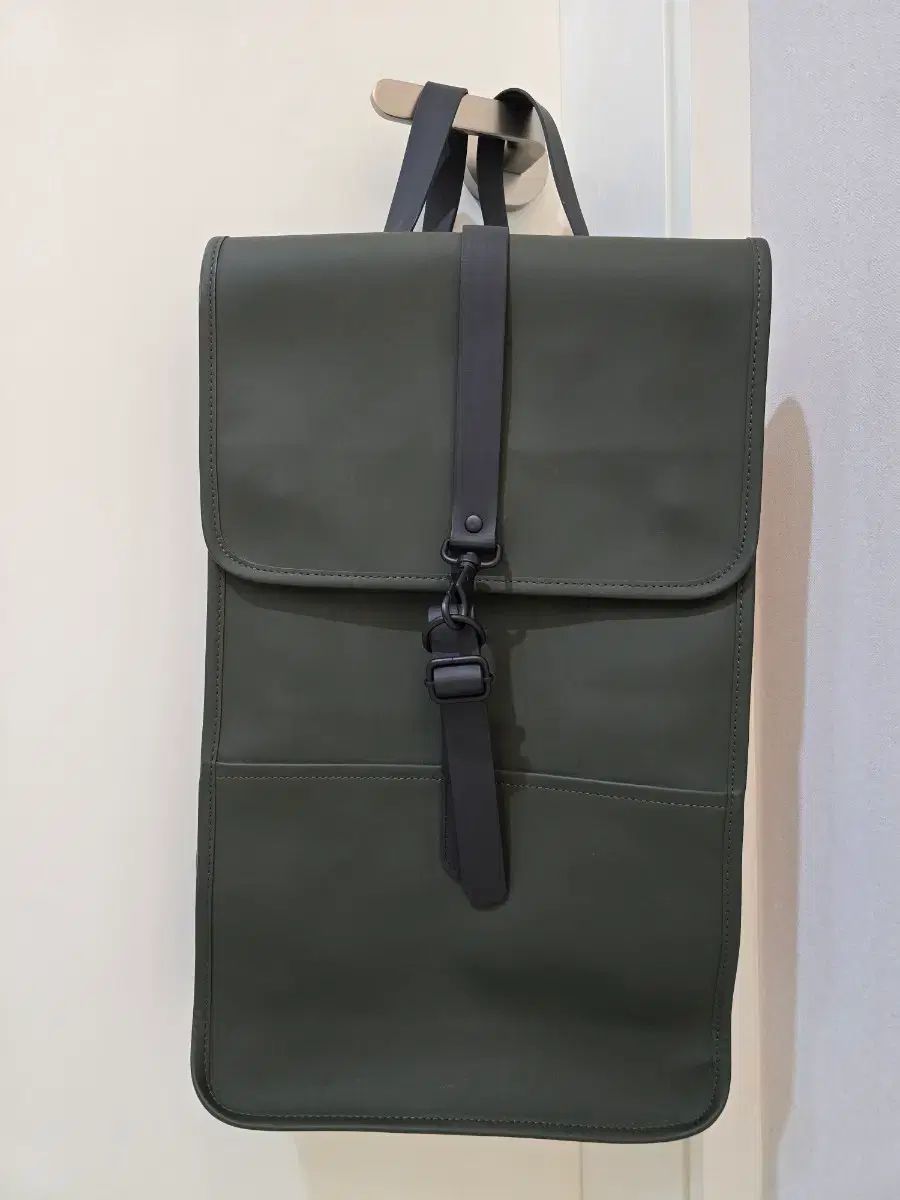 デンマーク RAINS バックパック オリーブ グリーン ほぼ新品