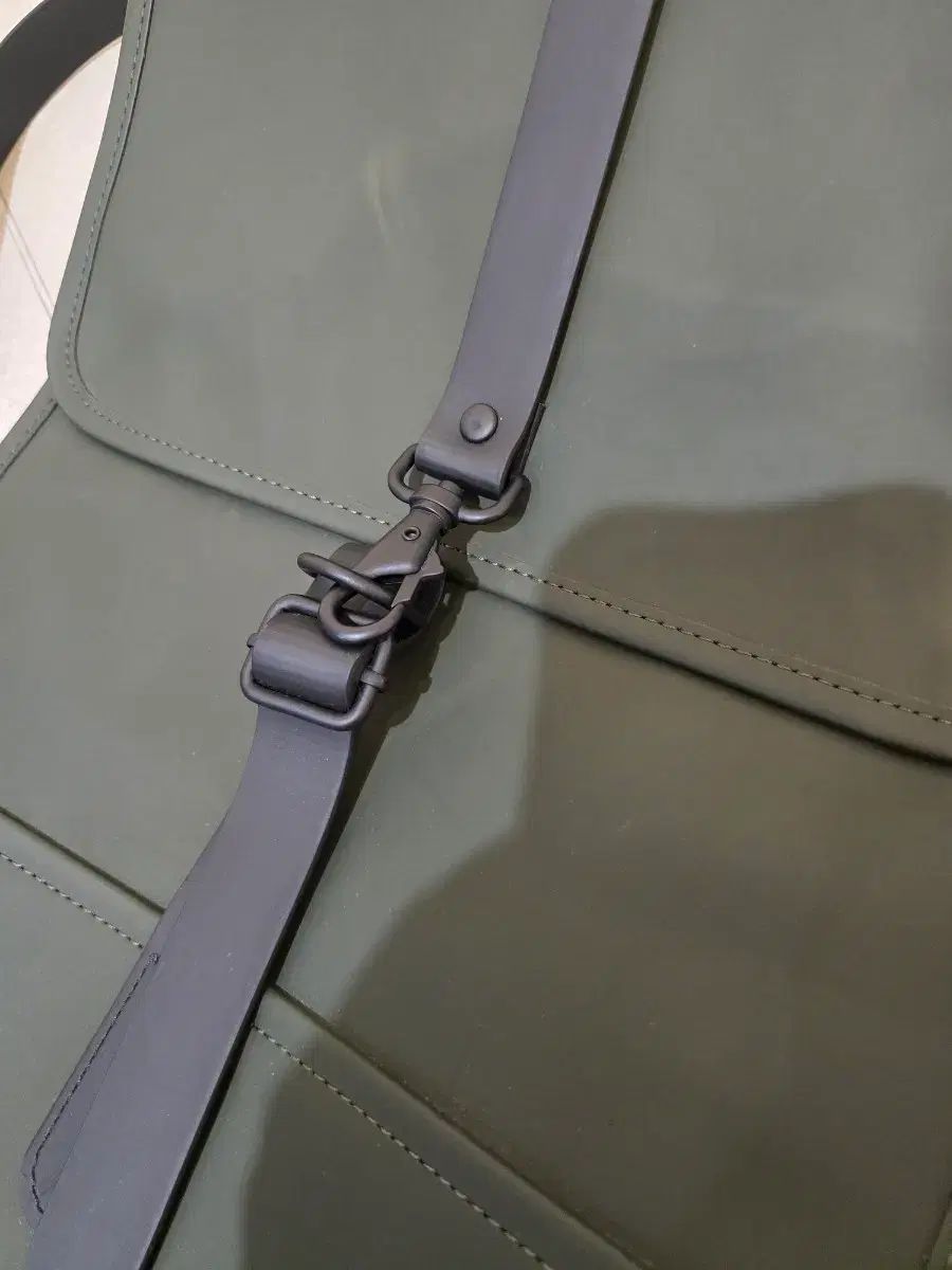 デンマーク RAINS バックパック オリーブ グリーン ほぼ新品