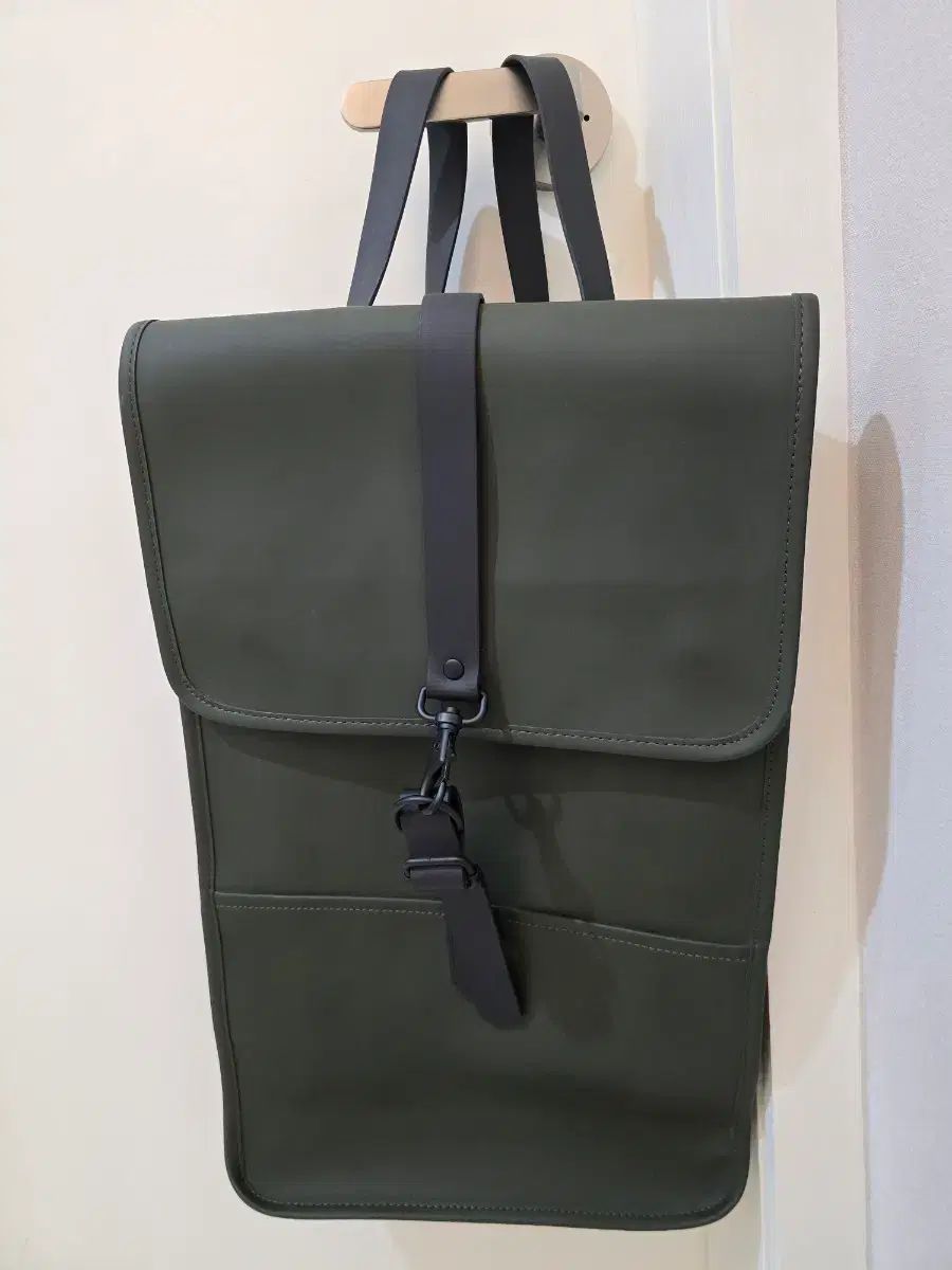 デンマーク RAINS バックパック オリーブ グリーン ほぼ新品