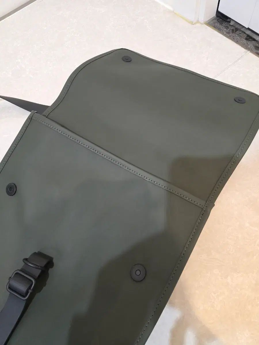 デンマーク RAINS バックパック オリーブ グリーン ほぼ新品