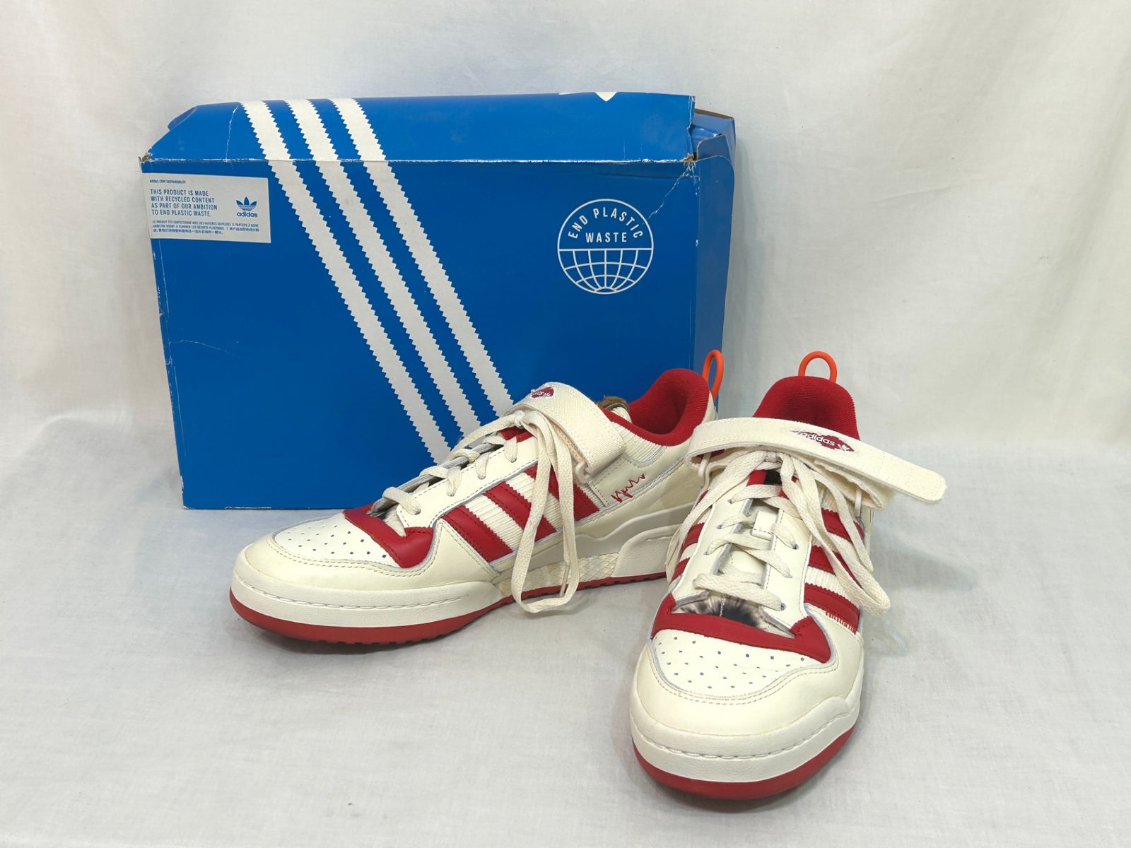 adidas × Home Alone Forum スニーカー (28.5cm) アディダス ホームアローン コラボ 白 赤 ホワイト RED ART GZ4378 K6-3