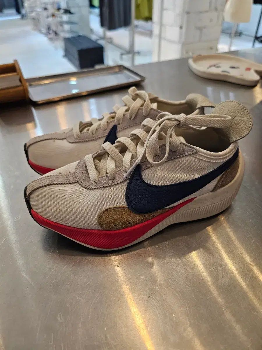36番 NIKE 240