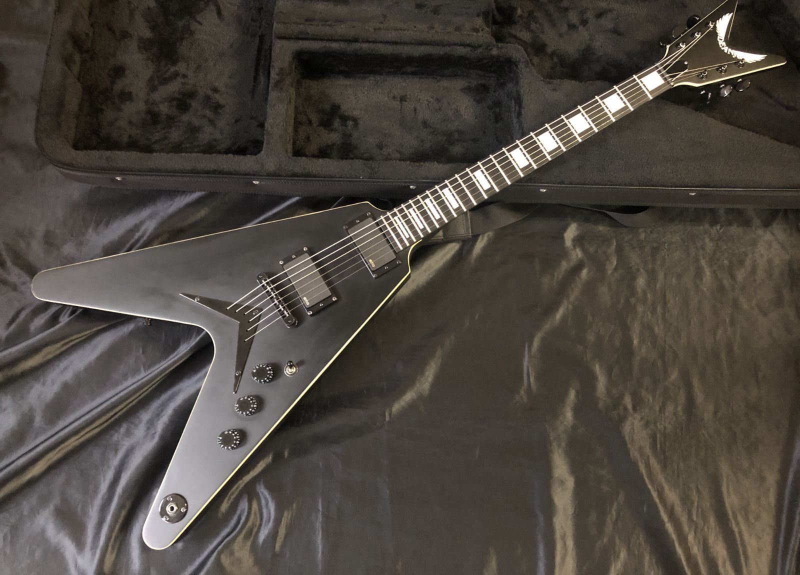 Dean / V Stealth Black Satin EMG