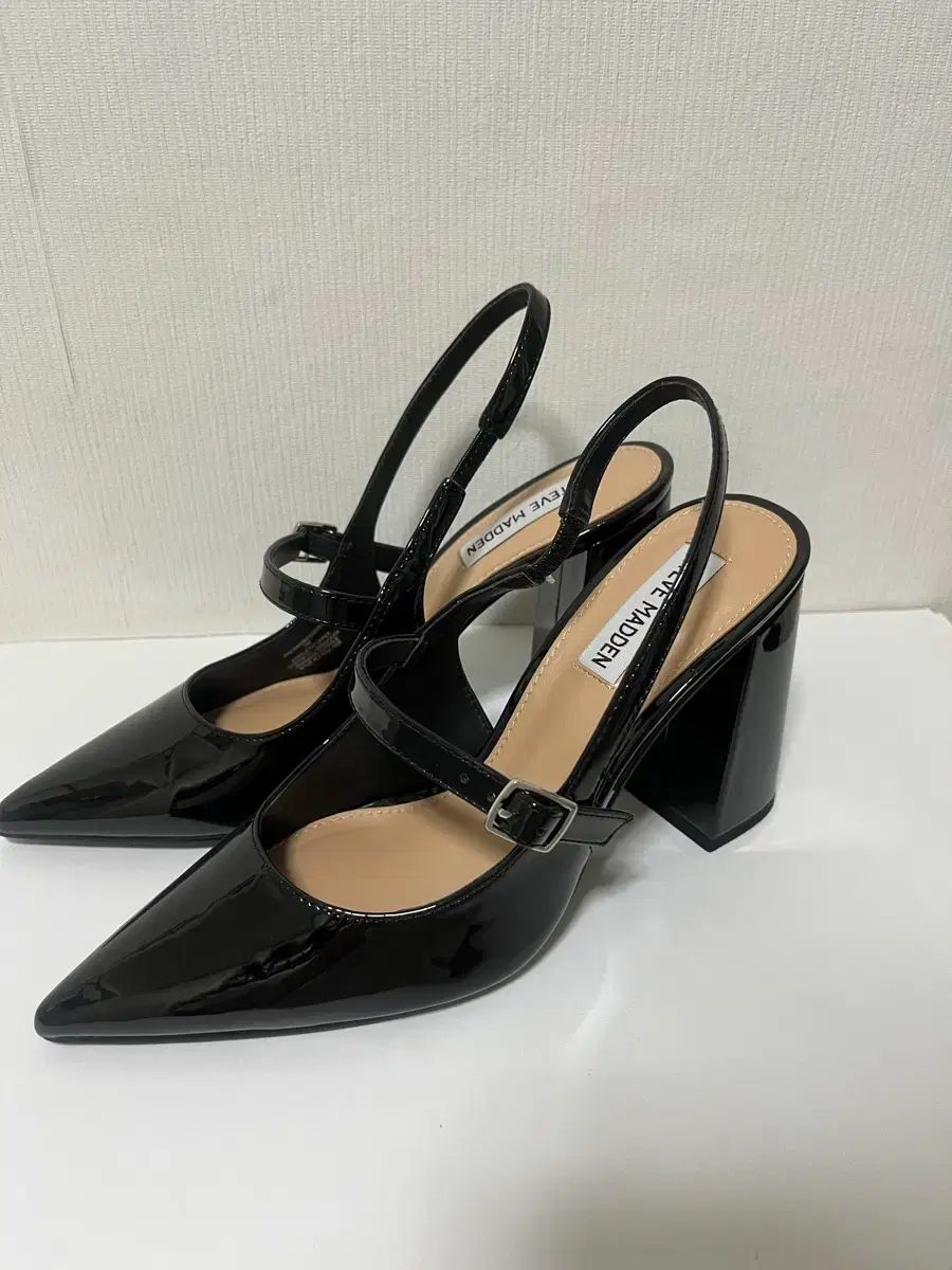 Steve Madden(スティーブマデン) エナメル スリングバック