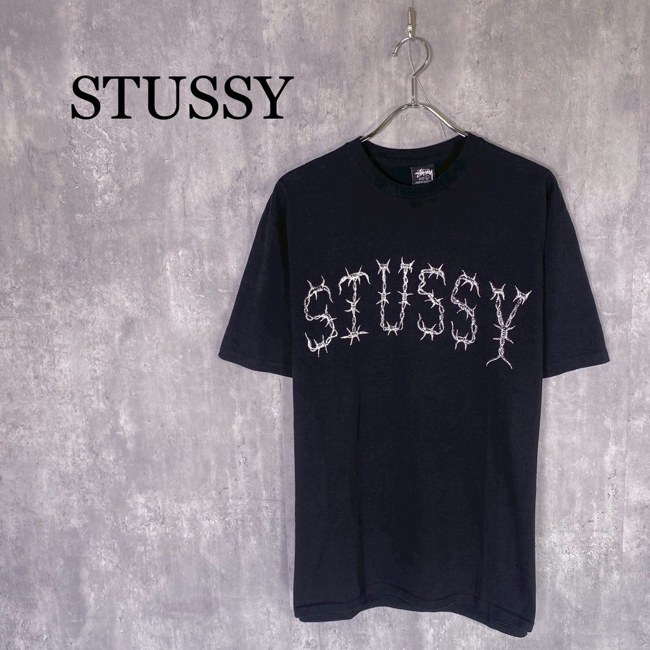 『STUSSY』ステューシー (L) 有刺鉄線ロゴプリントTシャツ カットソー