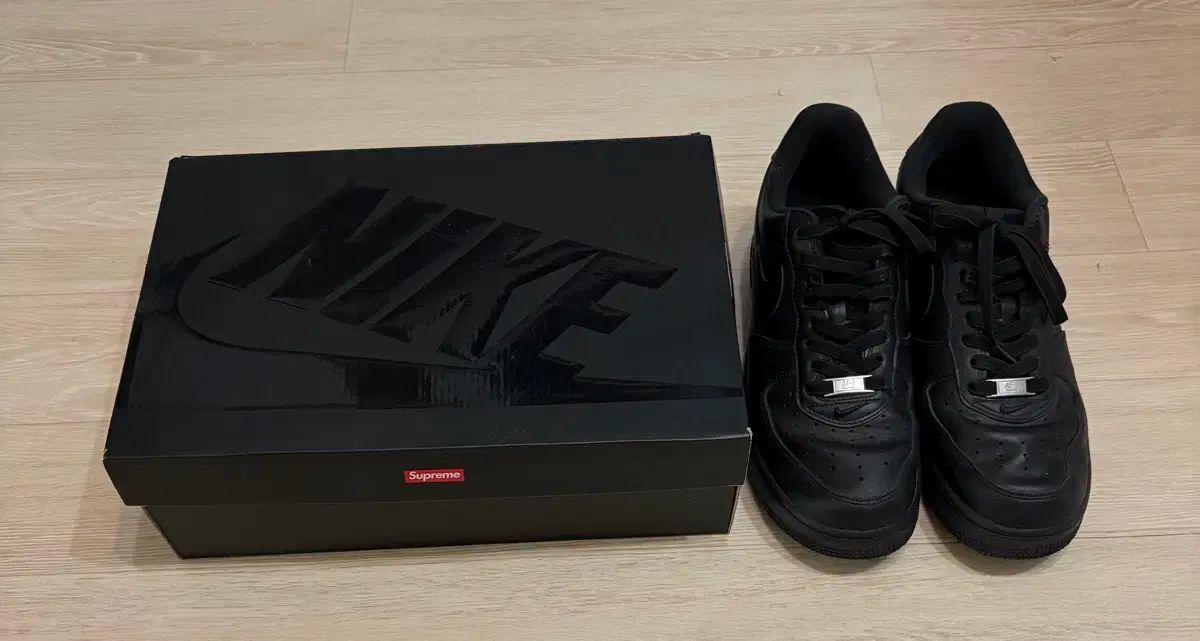 ナイキ X シュプリーム エアフォース ブラック サイズ 275