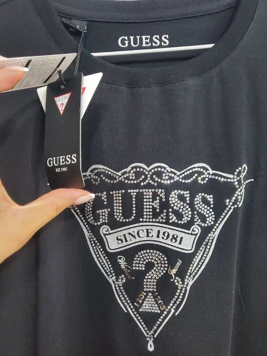 GUESS ゲス 半袖 Tシャツ ブラック BIG キュービック ロゴ S 新品