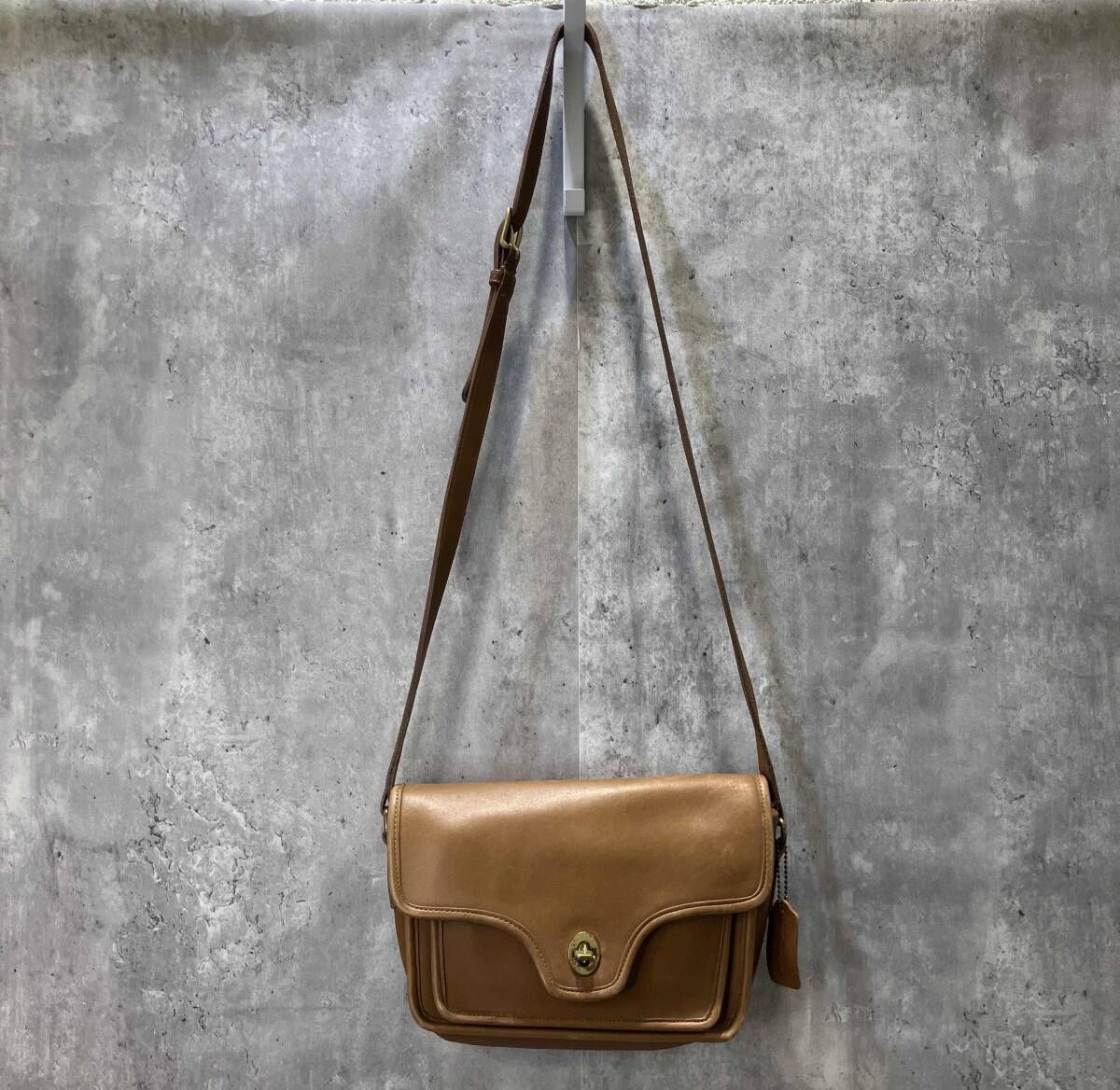 OLD COACH オールドコーチ レザーショルダーバッグ ブラウン