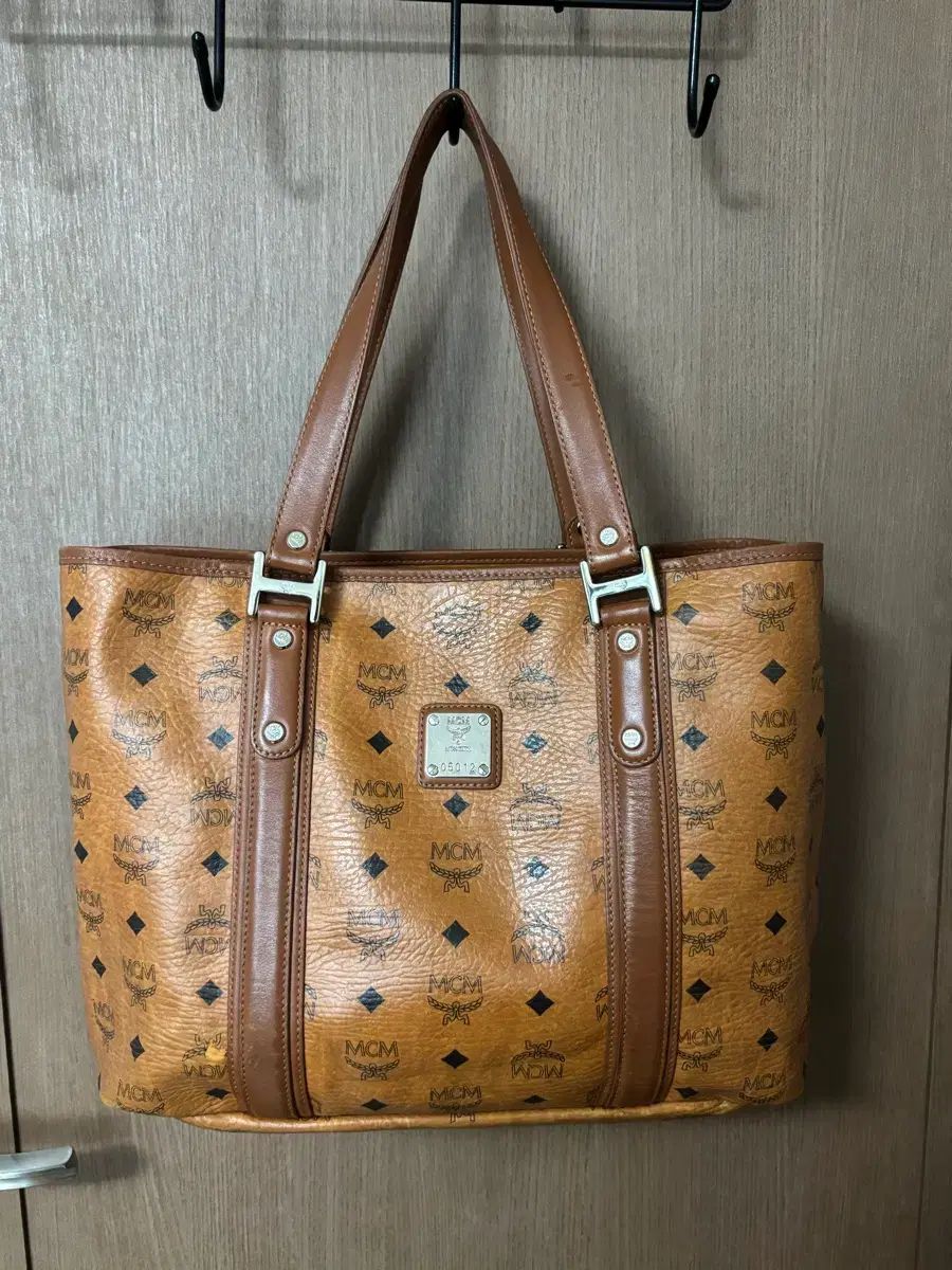 MCM エム シー エム ヴィセトス シグネチャー ブラウン ショッパーバッグ ショルダーバッグ