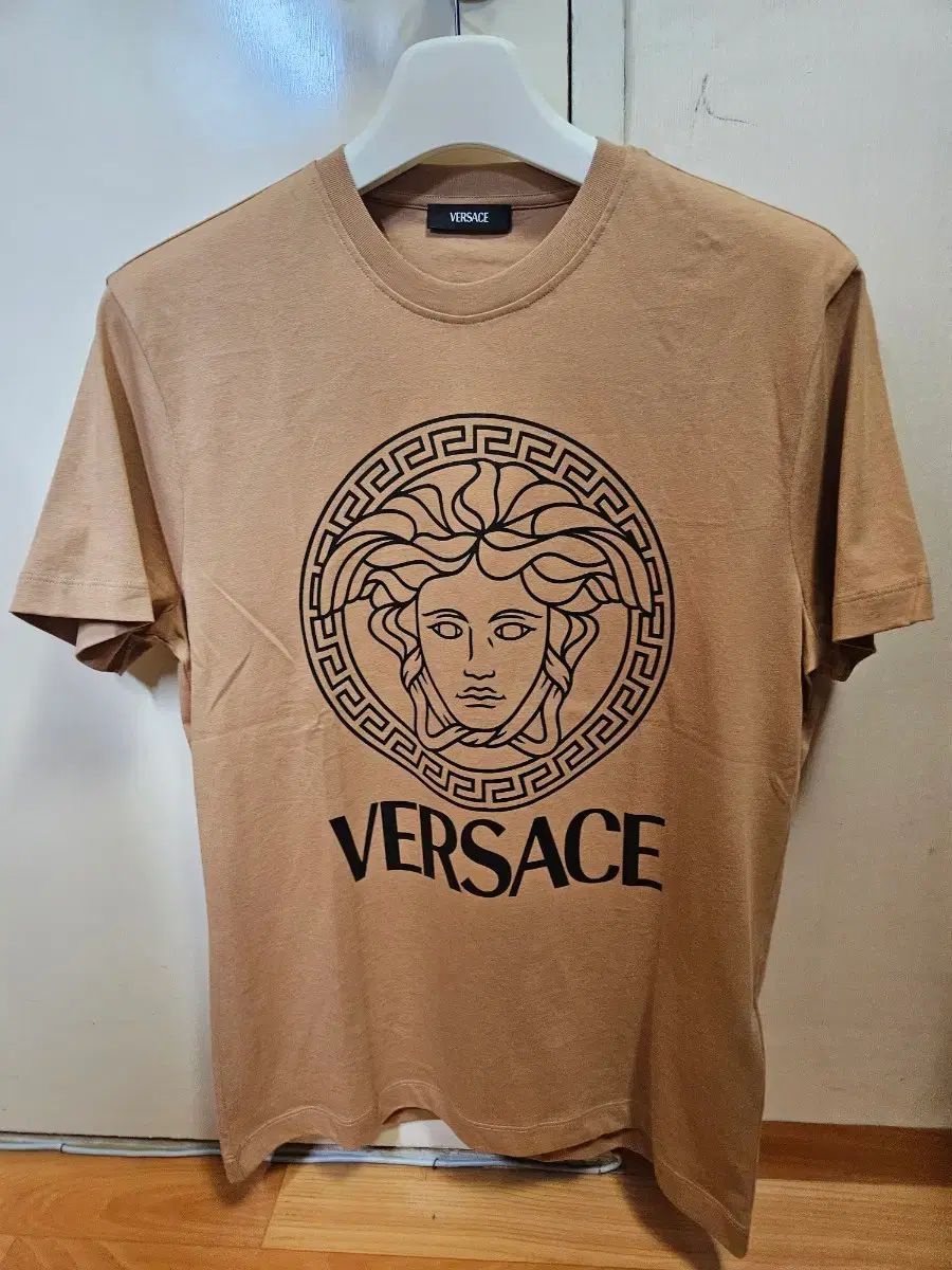 XL 105) ヴェルサーチェ VERSACE 25年新作 メドゥーサ 半袖