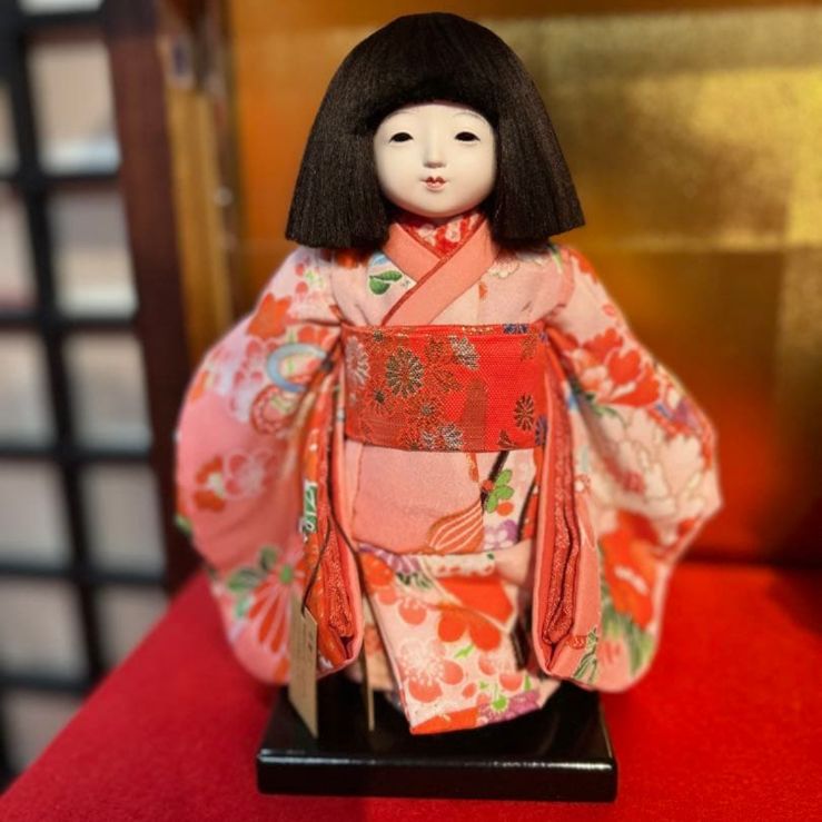 市松人形 久楽朋　サイズ17　縮緬　ピンク　扇と鼓に花柄　s-687 日本未入荷市松人形 久楽朋 サイズ17 縮緬 ピンク 扇と鼓に花柄 s-687